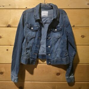 Celebrity pink medium distressed wash denim jacket stretchy and soft
